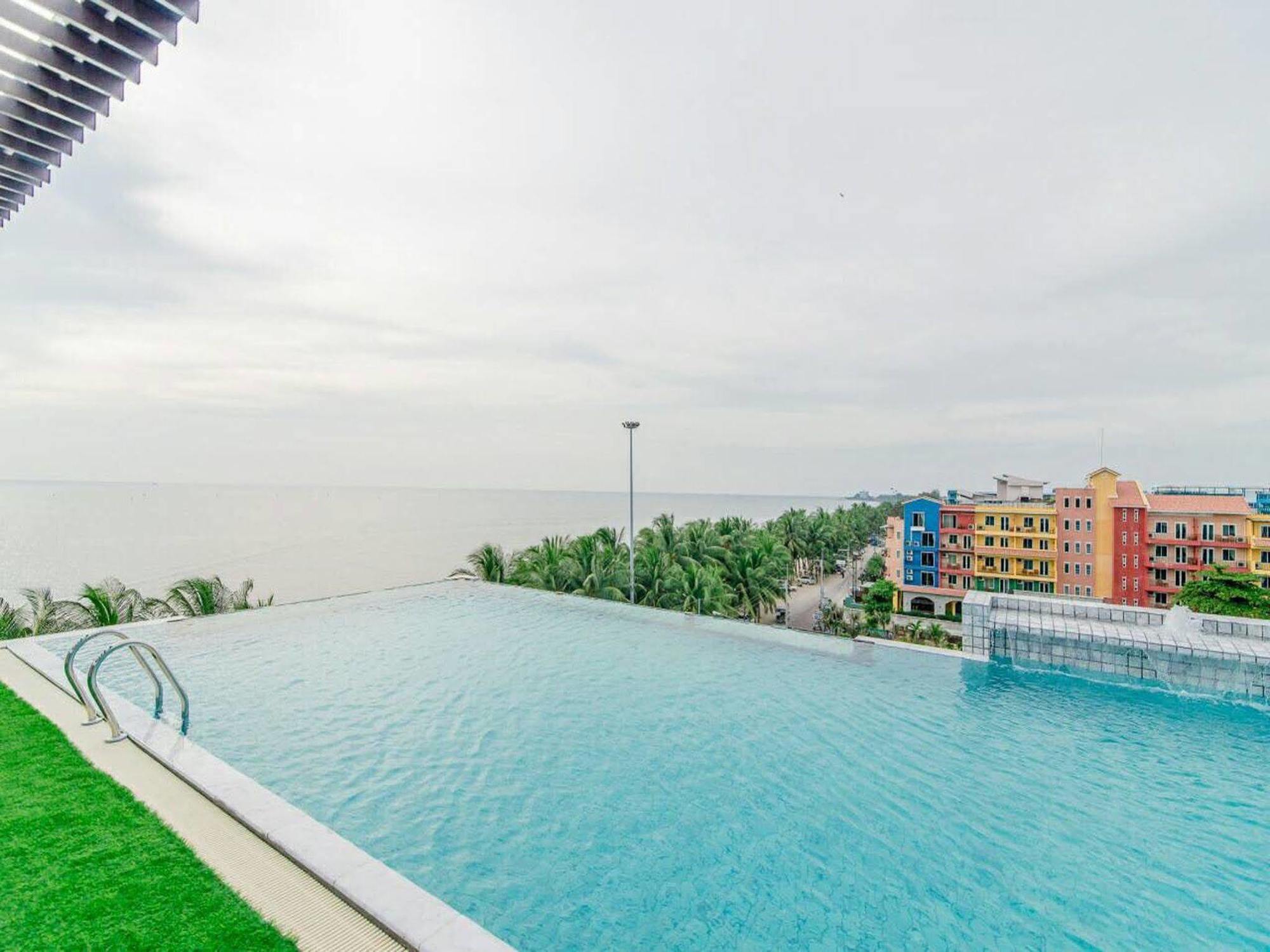 Panitar Haus Hotell Chonburi Exteriör bild
