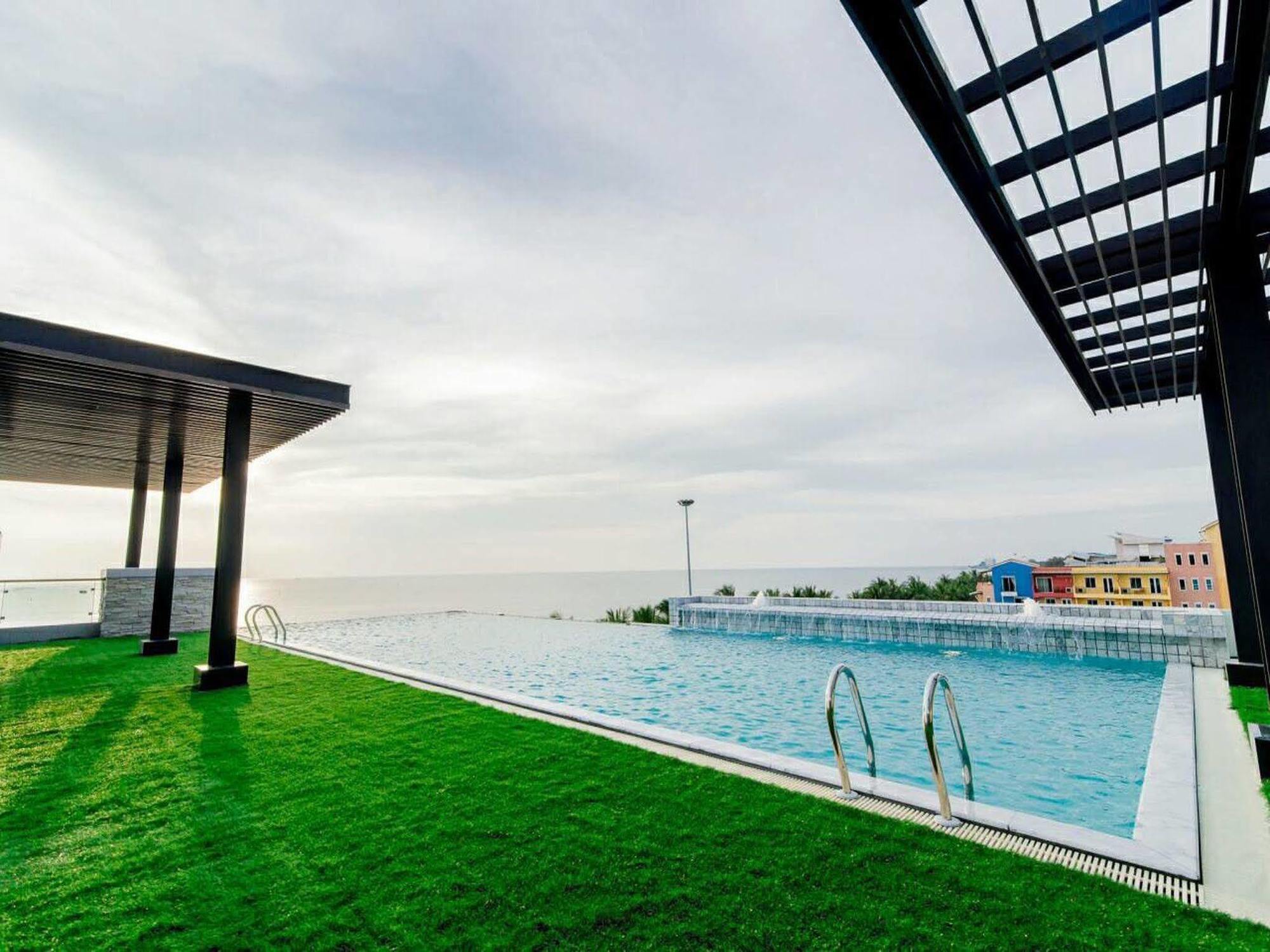 Panitar Haus Hotell Chonburi Exteriör bild