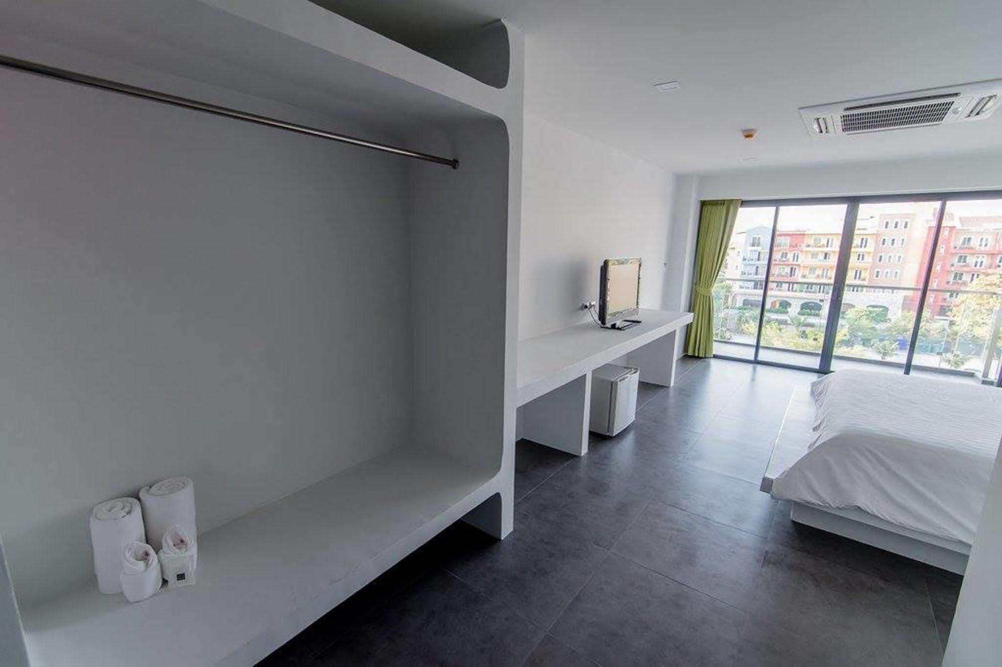 Panitar Haus Hotell Chonburi Exteriör bild