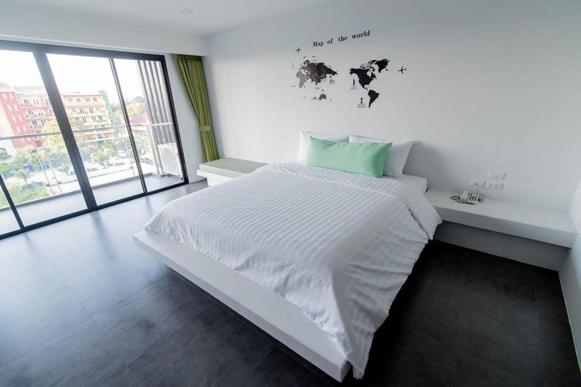 Panitar Haus Hotell Chonburi Exteriör bild