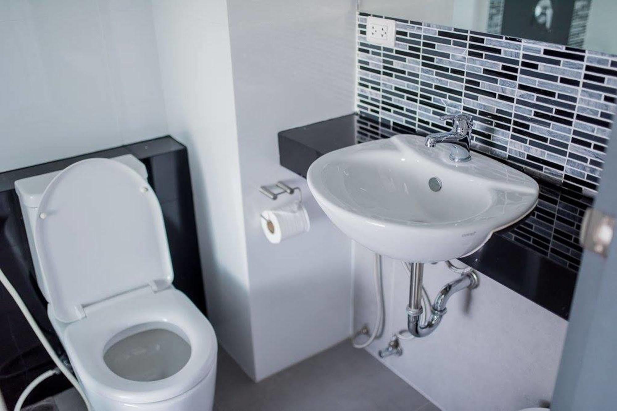 Panitar Haus Hotell Chonburi Exteriör bild