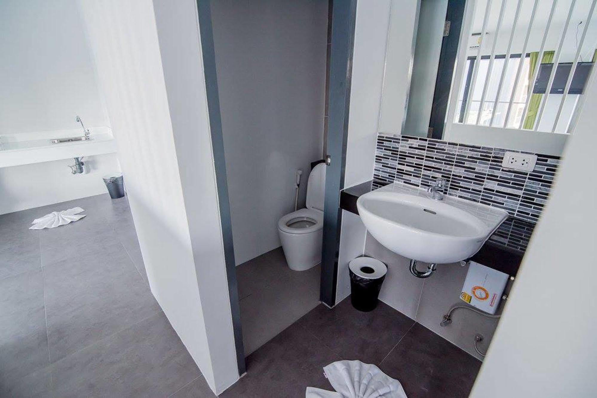 Panitar Haus Hotell Chonburi Exteriör bild