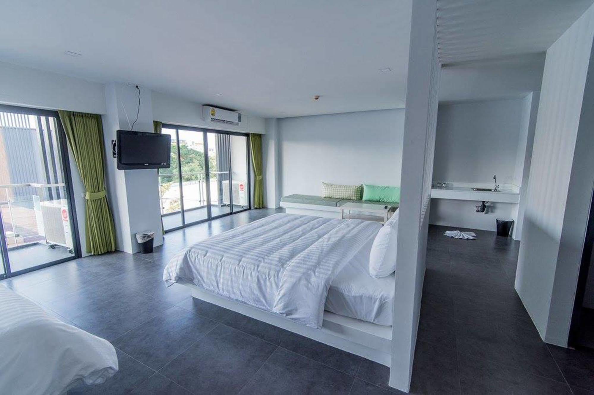Panitar Haus Hotell Chonburi Exteriör bild