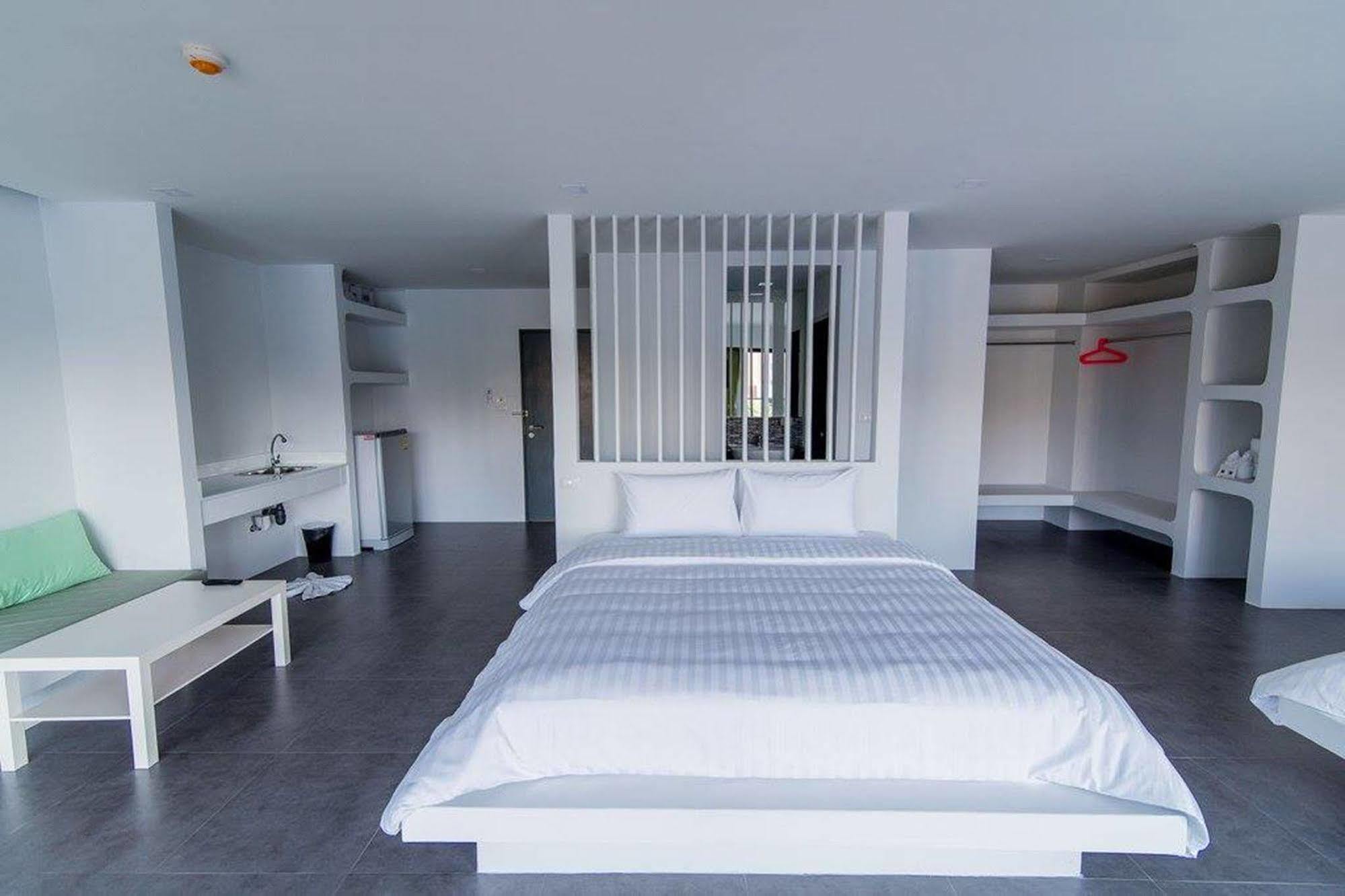 Panitar Haus Hotell Chonburi Exteriör bild