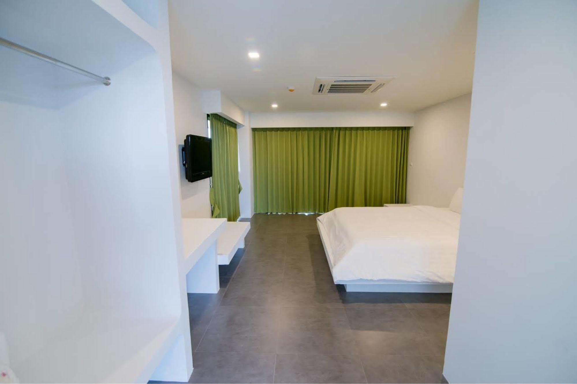 Panitar Haus Hotell Chonburi Exteriör bild